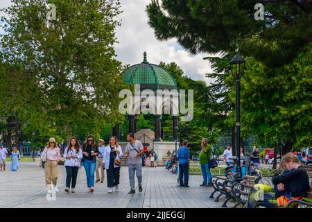 Istanbul, Türkei - Juni 18 2022: Der Deutsche Brunnen (Türkisch: Alman Çeşmesi Deutsch: Deutscher Brunnen) ist ein Pavillon-Brunnen im Norden von Istanbul Stockfoto