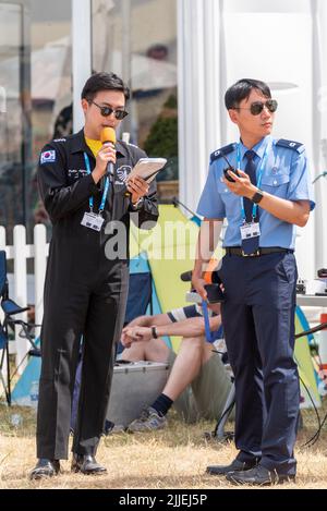 Seehun Kim, Kommentator der Luftwaffe der Republik Korea, Black Eagles, beim Royal International Air Tattoo, RIAT Airshow, RAF Fairford, Gloucestershire, Großbritannien Stockfoto