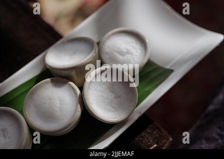 Thai Coconut Milk Custard, Khanom Thuai, süßes thailändisches Dessert. Stockfoto