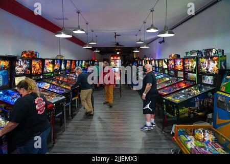 OLYMPIA, WA -2 Okt 2021- Blick auf das Olympia Pinball Museum im historischen Stadtbezirk der Innenstadt in Olympia, der Hauptstadt des Staates Washington, Uni Stockfoto