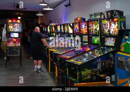 OLYMPIA, WA -2 Okt 2021- Blick auf das Olympia Pinball Museum im historischen Stadtbezirk der Innenstadt in Olympia, der Hauptstadt des Staates Washington, Uni Stockfoto