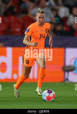 Rotherham, England, 23.. Juli 2022. Jackie Groenen aus den Niederlanden während des Spiels der UEFA Women's European Championship 2022 im New York Stadium, Rotherham. Bildnachweis sollte lauten: Jonathan Moscrop / Sportimage Stockfoto