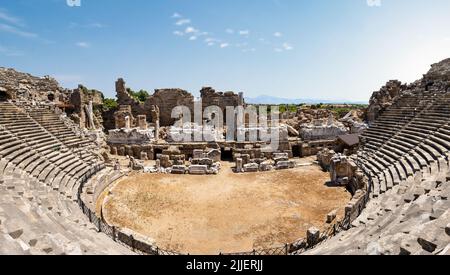 Nahaufnahme des Amphitheaters Amphi in der antiken Stadt Side in Manavgat, Antalya. Stockfoto