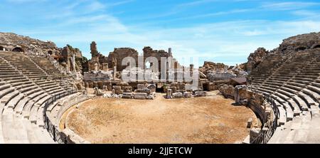 Nahaufnahme des Amphitheaters Amphi in der antiken Stadt Side in Manavgat, Antalya. Stockfoto