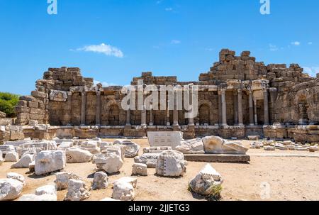 Nahaufnahme der staatlichen Agora in der antiken Stadt Side in Manavgat, Antalya. Stockfoto