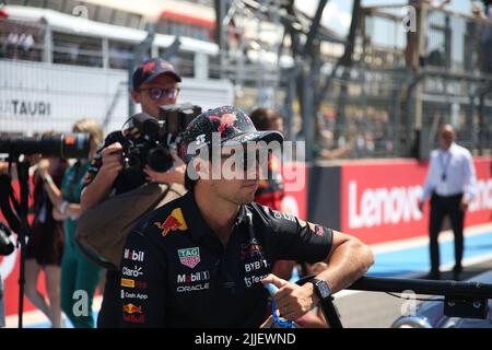 jul 24 2022 Le Castellet, Frankreich - F1 2022 Frankreich GP - DRIVE PARADE - Sergio Perez (MEX) Redbull Racing RB18 Stockfoto