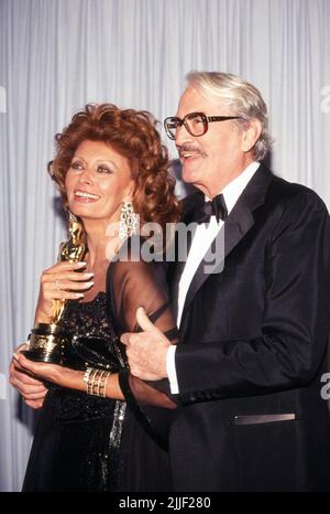 Sophia Loren und Gregory Peck bei der 63. Verleihung der Academy Awards ...