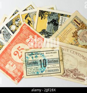 Französisches und deutsches Notgeld aus dem Jahr 20s Stockfoto