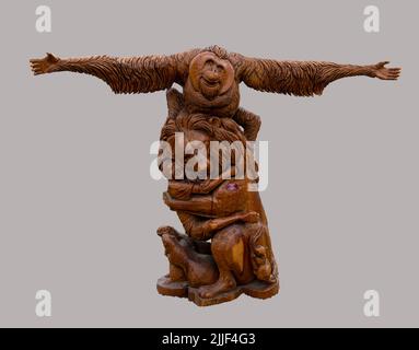 Diese komplexe Schnitzerei ist eine der vielen Kettensägen-Holzschnitzereien der jährlichen Chetwynd International Chainsaw Carving Championship in Chetwynd, BC Stockfoto