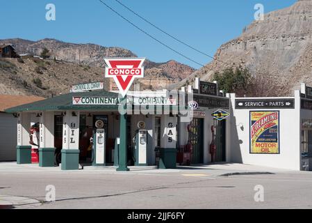 Alte Tankstelle im historischen Viertel von Alhstadt, Utah. Stockfoto