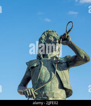 Bronzestatue von Bon Scott, dem Sänger der Rock'n'Roll-Band AC/DC, von Greg James Sculptor im Fishing Boat Harbor Fremantle Western Australia Stockfoto