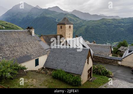 Mont Village, Louron Valley, Orkitanie, Pyrenäen-Gebirge, Frankreich Stockfoto