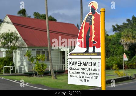 Die majestätische Statue von Kamehameha I. dem Großen in der Nähe seines Geburtshauses in Ainakea, Kohala HI Stockfoto