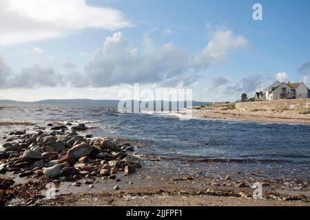 Drumadoon Bay mit Blick auf den Kilbrannan Sound am Balckwaterfoot auf der Isle of Arran North Ayrshire Schottland Stockfoto