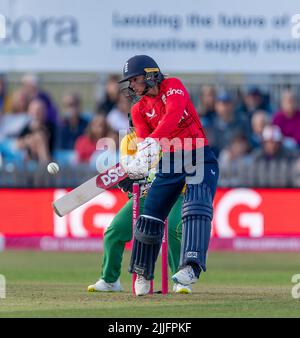 Der englische Danni Wyatt hat sich im Spiel 3. T20I gegen Südafrika geschlagen Stockfoto