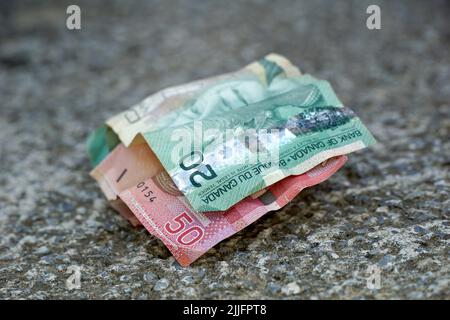 kanadische Dollar-Banknote auf konkretem Hintergrund Stockfoto