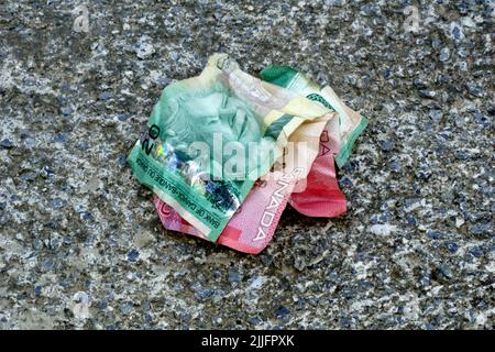 kanadische Dollar-Banknote auf konkretem Hintergrund Stockfoto