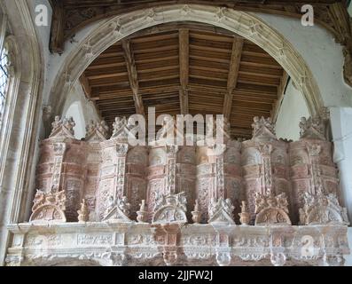 Oberer Teil des Terrakotta-Grabes von Lady Margaret Bedingfield in der Bedingfield-Kapelle, die an die Kirche des heiligen Johannes des Evangelisten, Oxborough, Norfolk angrenzt Stockfoto