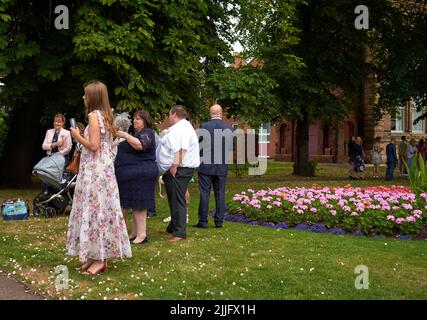 Hochzeitsfeier im Beacon Park in Lichfield, Staffordshire, Großbritannien Stockfoto