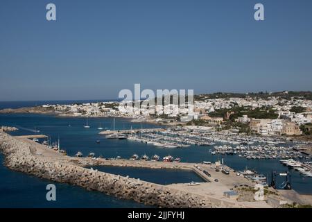 Luftaufnahme der Stadt Santa Maria di Leuca in Salento, Apulien, Italien Stockfoto