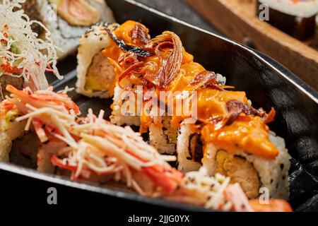 Ein Schuss Sushi-Rollen Set Stockfoto