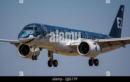 Embraer E190-E2 Profit Hunter Shark Lackierung Stockfoto