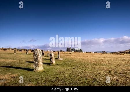 Ein Panoramabild des frühen Nachmittagslichts über dem spätneolithischen frühen Bronzezeit stehende Steine die Hurler auf dem schroffen Bodmin M Stockfoto