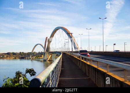 Brasília, Bundesdistrikt, Brasilien – 24. Juli 2022: Detail der Juscelino Kubitschek-Brücke (JK-Brücke), die sich in Brasília befindet. Stockfoto