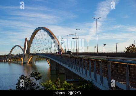 Brasília, Bundesdistrikt, Brasilien – 24. Juli 2022: Detail der Juscelino Kubitschek-Brücke (JK-Brücke), die sich in Brasília befindet. Stockfoto