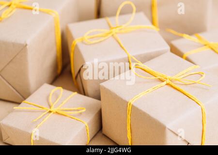 weihnachtsgeschenk Geschenkbox Bastelpapier Paket Stockfoto