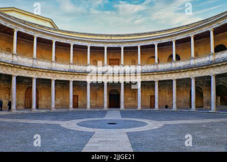 Innenhof des Palastes von Karl V., Alhambra-Palast in Granada, Andalusien, Spanien Stockfoto