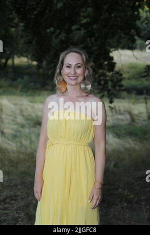 Eliza Sacharczuk aus Bialystok gewinnt beim 24. Internationales Festival des griechischen Liedes. Zgorzelec, Polen, 24.07.2022 Stockfoto