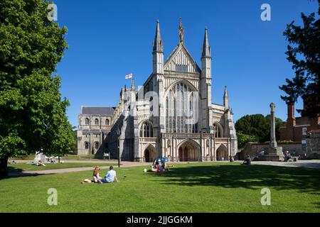 Westfront der Winchester Cathedral, Winchester, Hampshire, England, Großbritannien, Europa Stockfoto