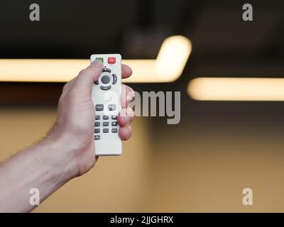 Fernbedienungselektronik Fernbedienungsmann Stockfoto