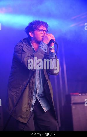 24. Juli 2022, Sheffield, South Yorkshire, USA: Yard Act Performing at Tramlines Festival , Großbritannien , 24.07.2022 (Bildnachweis: © Robin Burns/ZUMA Press Wire) Stockfoto