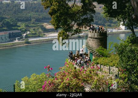 Porto, Portugal - 15. April 2022: Blick von Jardins do Palacio de Cristal auf Porto Stockfoto