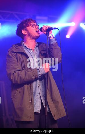 24. Juli 2022, Sheffield, South Yorkshire, USA: Yard Act Performing at Tramlines Festival , Großbritannien , 24.07.2022 (Bildnachweis: © Robin Burns/ZUMA Press Wire) Stockfoto