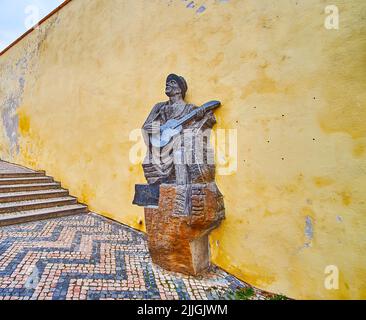 PRAG, Republik CAZECH - 6. MÄRZ 2022: Das Denkmal für den berühmten tschechischen Musiker und Sänger Karel Hasler, Na Opysi Straße, am 6. März in Prag Stockfoto