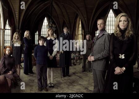 CARTER, MORETZ, GREEN, MCGRATH, HEATHCOTE, DEPP, SHIRLEY, HALEY, MILLER, PFEIFFER, DUNKLE SCHATTEN, 2012 Stockfoto