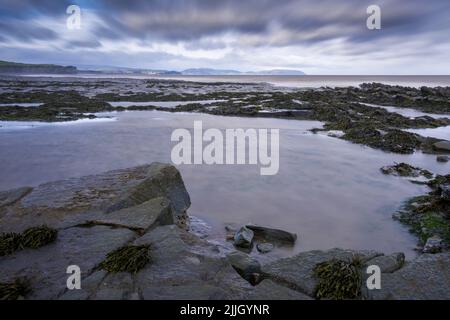 East Quantoxhead Beach am Rande der Quantock Hills entlang des Bristol Channel, Somerset, England. Stockfoto