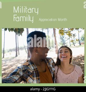 Bild vom Monat der Wertschätzung der Militärfamilie über verschiedene weibliche und männliche Freunde, die Selfie machen Stockfoto