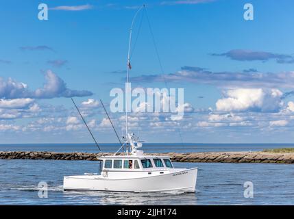 Fischerboot, Alyssa Ann, Rückkehr zum Hafen in Montauk, NY Stockfoto