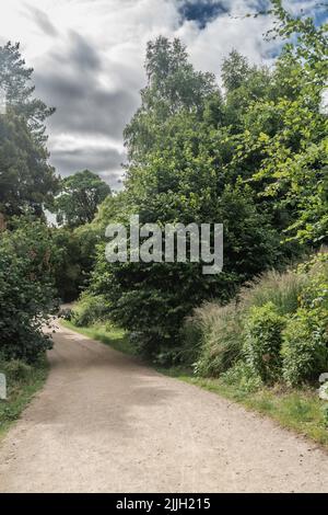 Staffordshire Lakeside Pathway sonnige Tageslandschaft, Stoke-on-Trent, Großbritannien Stockfoto
