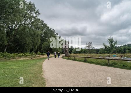 Staffordshire Lakeside Pathway sonnige Tageslandschaft, Stoke-on-Trent, Großbritannien Stockfoto