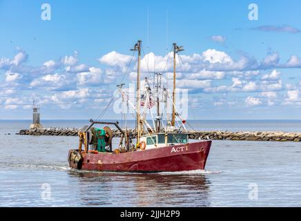 Fischerboot, Akt I kommt in Montauk ins Dock Stockfoto