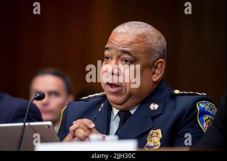Washington, Vereinigte Staaten Von Amerika. 26.. Juli 2022. Michael S. Harrison, Präsident, Police Executive Research Forum, Kommissar, Baltimore Police Department, erscheint am Dienstag, den 26. Juli 2022, vor einem Senatsausschuss für die Gerichtsverhandlung, um die Sicherheit von Strafverfolgungsbeamten zu untersuchen, wobei der Schwerpunkt auf dem Schutz derjenigen liegt, die schützen und dienen, im Dirksen Senate Office Building in Washington, DC. Quelle: Rod Lampey/CNP/Sipa USA Quelle: SIPA USA/Alamy Live News Stockfoto