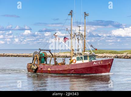 Fischerboot, Akt I kommt in Montauk ins Dock Stockfoto