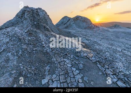 Schlammvulkane in den Bergen von Gobustan Stockfoto