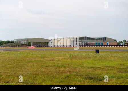 Hangar-Bauarbeiten zur Erweiterung der Anlagen in RAF Fairford, Gloucestershire, Großbritannien, einem von der US-Luftwaffe genutzten Luftwaffenstützpunkt, sind im Gange Stockfoto