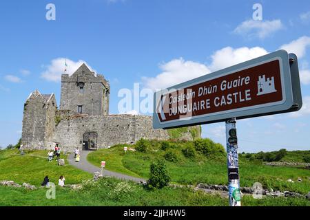 Dunguaire Castle, Dún Guaire, Turmhaus, 16.-Jahrhundert, Galway Bay, Galway County, Irland, Éire, Irland, Írország, Europa Stockfoto